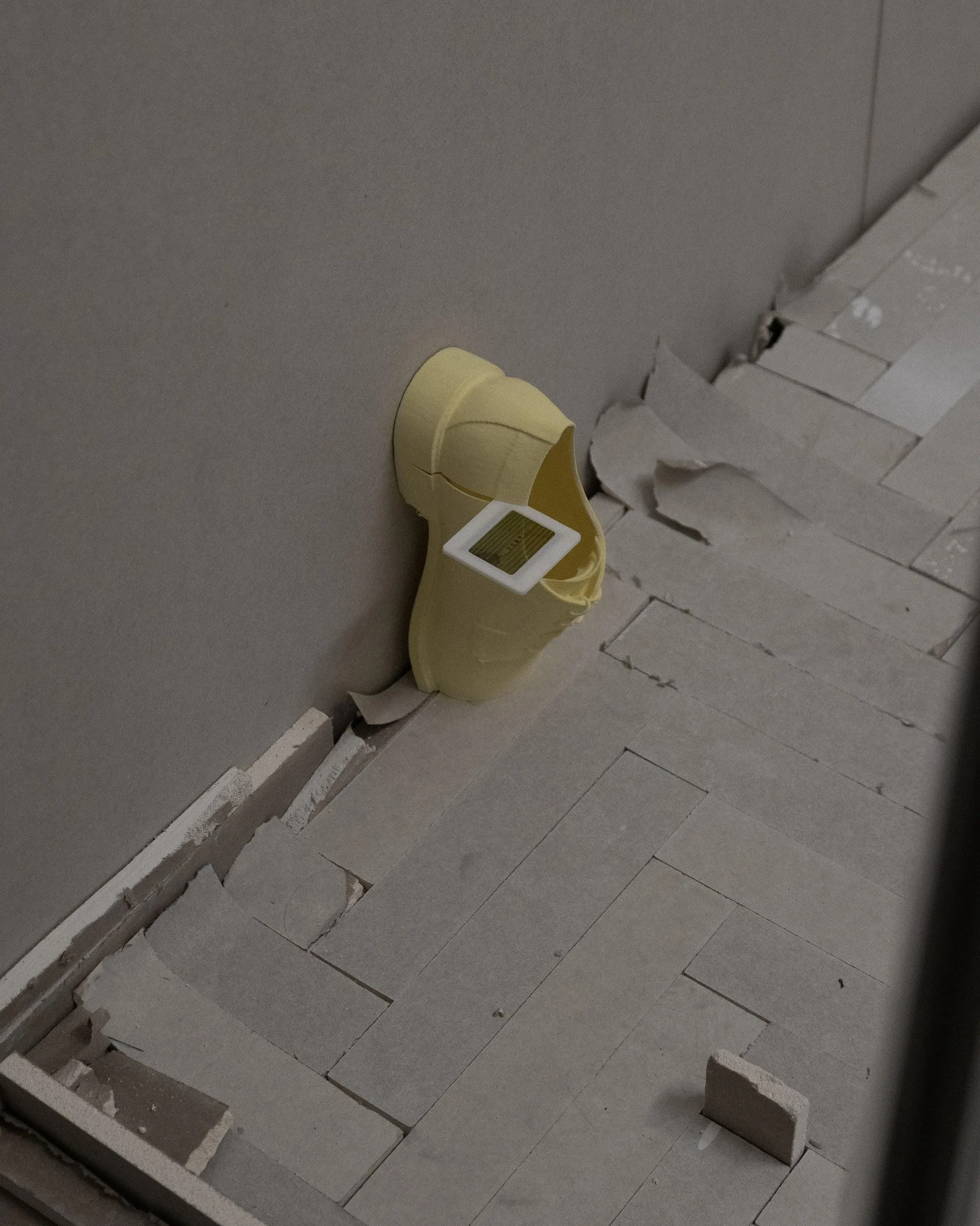 installation fragment, painter's foil, JBL Aquarius s109 speakers painted with wall paint, digital video projection (selected fragments of a